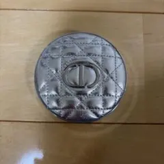 Dior Forever グロウルミナイザー　03ピンクヘイロー
