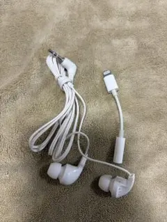 イヤホンジャック　と　Apple純正 変換アダプタ