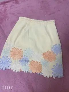 LilyBrown 美品　花　大人気 花刺繍ミニスカート リリーブラウン