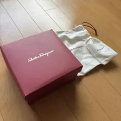 フェラガモ　ベルト　箱と袋　ケースのサムネイル