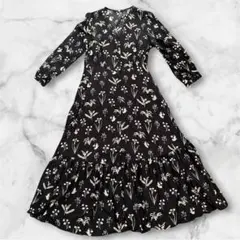 【美品】UNIQLO ユニクロ プリントVネックフレアワンピース 花柄 L 黒