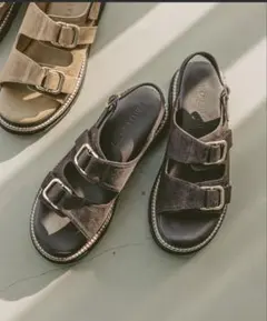 ダークブラウン スエード ダブルバックルサンダル