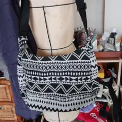 モノクロ幾何学模様ショルダーバッグ