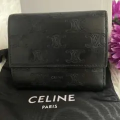 のんです⭐︎CELINE セリーヌ　三つ折り財布 ブラック　トリオンフ CELINE》トリオンフコンパクトウォレット ブラック×ブラック (CELINE