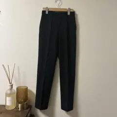UNIQLO テーパードパンツ　ブラック