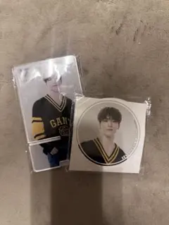 seventeen 一番くじ　ディノ　アクリルスタンド　缶バッチ