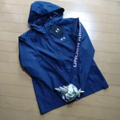 ウインドブレーカー　Under Armour フード付き　キッズ　紺　SМ160