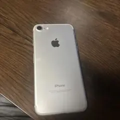 Apple iPhone 7 シルバー 本体