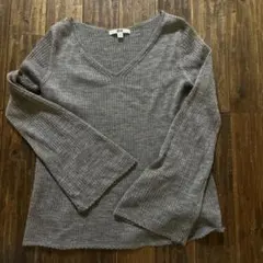 大幅値下げUNIQLO グレー リブ編みニット Mサイズ フレア袖