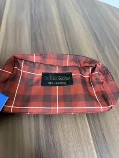 新品タグ付き✴︎Columbia 赤 チェック柄 ポーチ ユニセックス
