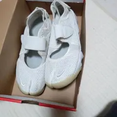 Item thumbnail for item e4e6b89a-ff5b-4981-a578-10f7807fa1cc