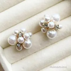 美品　　ピアス　パール　結婚式　インポート　小粒　キラキラ　フラワーモチーフ