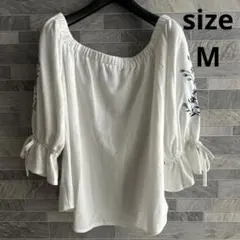 レディース　トップス　袖花柄　刺繍　リボン付き　Mサイズ　可愛い♡