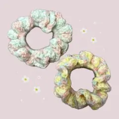 かぎ針編み フリルたっぷりお花シュシュ2個セット