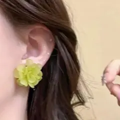 ★ 高見え！★フラワーピアス　リゾート　 ウエディングにも♪