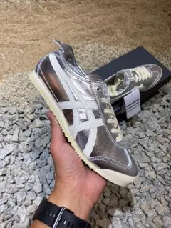 Onitsuka メキシコ製のシルバーカラーのファッショナブルなスポーツシューズ