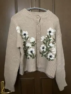 seventen フラワー刺繍ニットカーディガン(ベージュ)