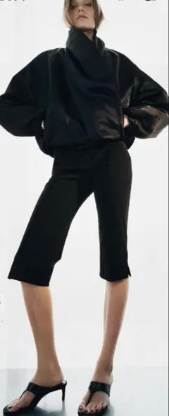 【完売品】ZARA カプリパンツ　ブラック　Sサイズ