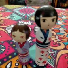 伝統的な木製こけし人形2体セット