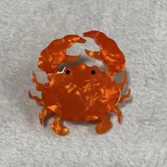 カニのアクリルブローチ