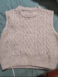 グレー ケーブルニット ノースリーブベスト