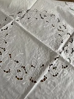 白色リネン 手刺繍 テーブルクロス 85cm 花柄 カットワーク
