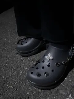 Crocs 厚底サンダル スタッズ カスタム ブラックのサムネイル