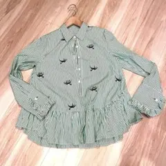 美品♪ロイスクレヨン スワロー刺繍ストライプ シャツ フリル グリーンのサムネイル
