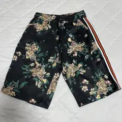 ZARA トラと花のプリント ショートパンツ