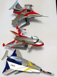 ウルトラマンフィギュアIII Sモデル 飛行機とミニカーセット pt0222-000009_r_01.jpg