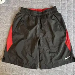 Nike DRI-FIT ブラック/レッド ショートパンツ