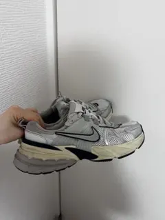 NIKE V2K RUN スニーカー 24cmのサムネイル