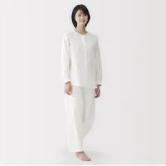 無印良品 二重ガーゼ　ドットドビー　長袖パジャマのサムネイル