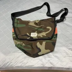 FREDRIK PACKERS ショルダーバッグ カモフラ柄 少しベタつきあり。のサムネイル