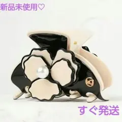 お花のパール付きヘアクリップ❤️新品未使用♡