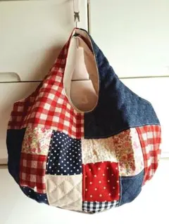 赤ネイビー系花柄チエックパッチワーク　ころりん丸底グラニーバッグ　ハンドメイド