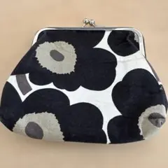がま口コインケース 黒と白の花柄