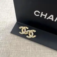 CCロゴピアス　C ゴールド