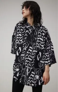 梨地総柄ビッグシルエットシャツ