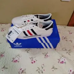 adidas アディダス スニーカー US7男女兼用です。