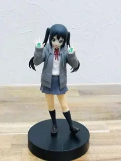 けいおん！中野梓 フィギュア HTT AZUSAパーカー姿 台座付き かわいい