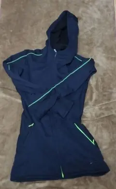 Under Armour フード付きアウター 黒/緑