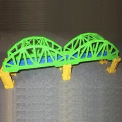 プラレールで遊べる アーチ鉄橋(緑色)2個セット 連結可能な鉄橋 海外品