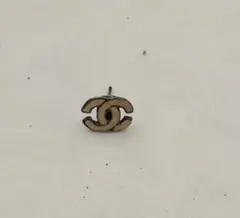 Chanel ロゴデザイン （片耳用）