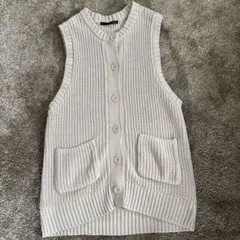 クリーム色 ニットベスト ボタン付き　Heather