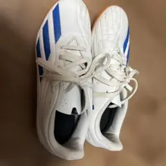 adidas— DEPORTIVO フットサルシューズ ホワイト/ブルー