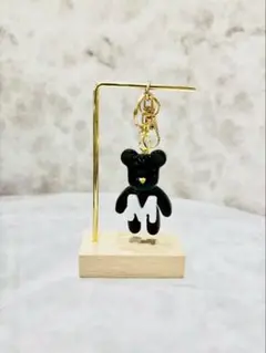 レジンキーホルダー クマ型　ハンドメイド オーダーメイド　イニシャルキーホルダ