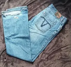 ライトブルーダメージストレートデニム