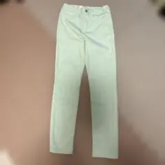 ユニクロ　ライトグリーン ストレッチパンツ 140cm 女の子用