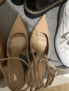 ZARA ベージュ ポインテッドトゥ ハイヒール 38
